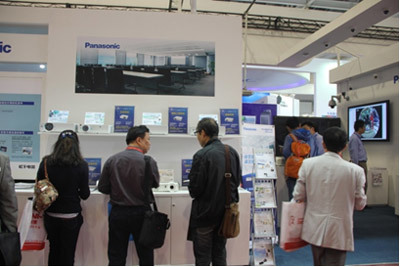 携手共创智慧课堂新体验 松下森宝数码投影教学应用方案亮相长沙高教展